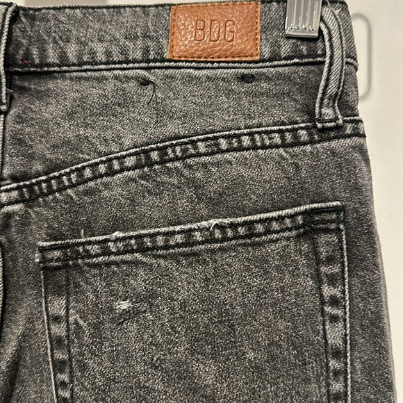 URBAN OUTFITTERS BDG SLIM STRAIGHT DISTRESSED JEANS - Picture 11 of 11